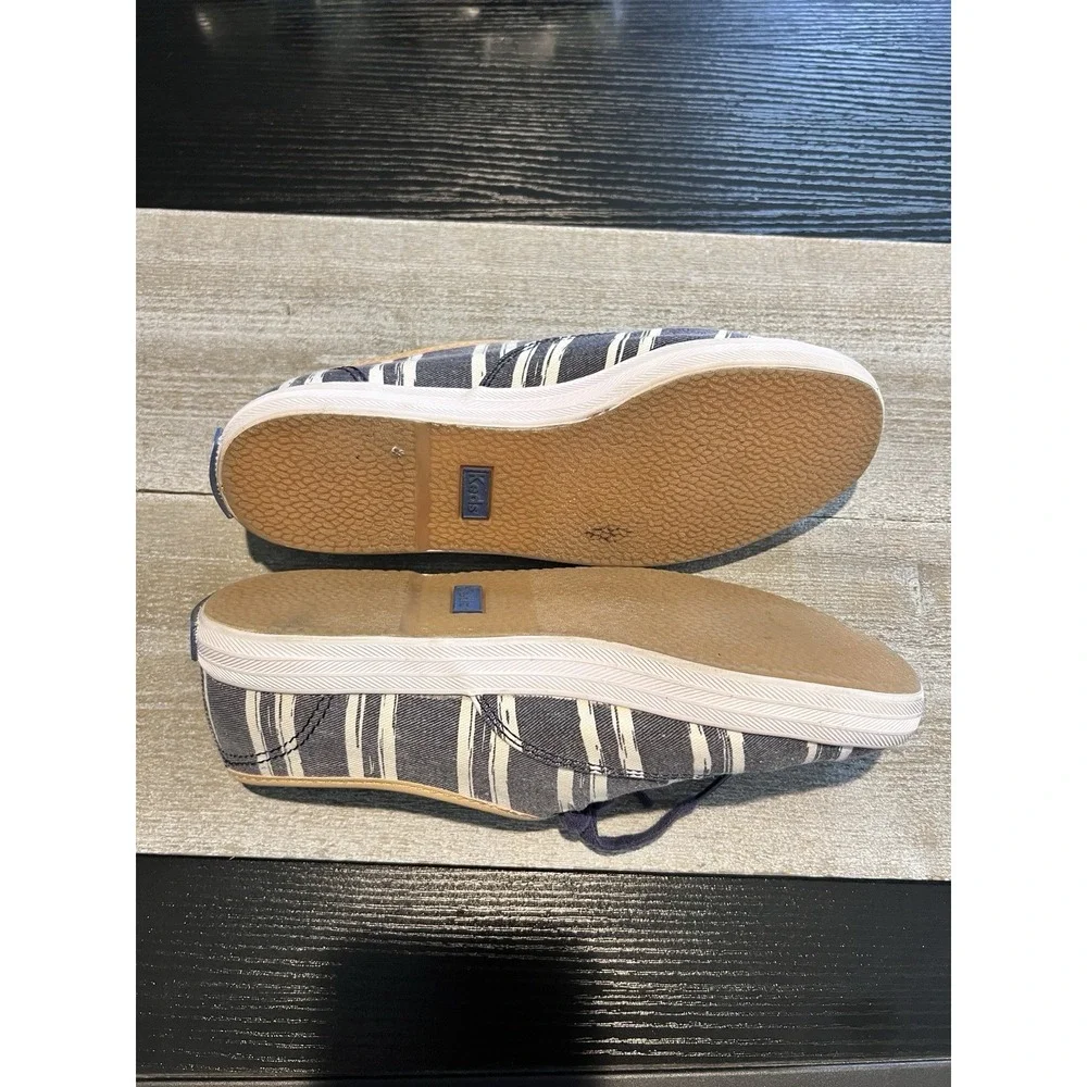 Keds‎ Shoes Women's Size 8 Gray And White Striped Lace Up Sneakers